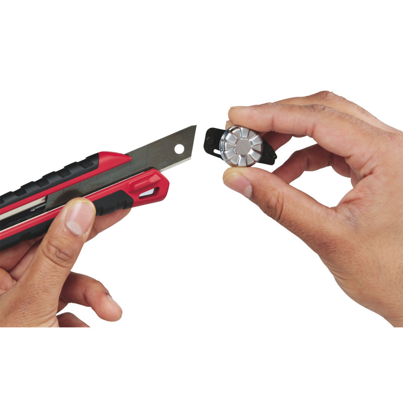 Ніж висувний HEAVY DUTY MILWAUKEE, 18мм (48221961)